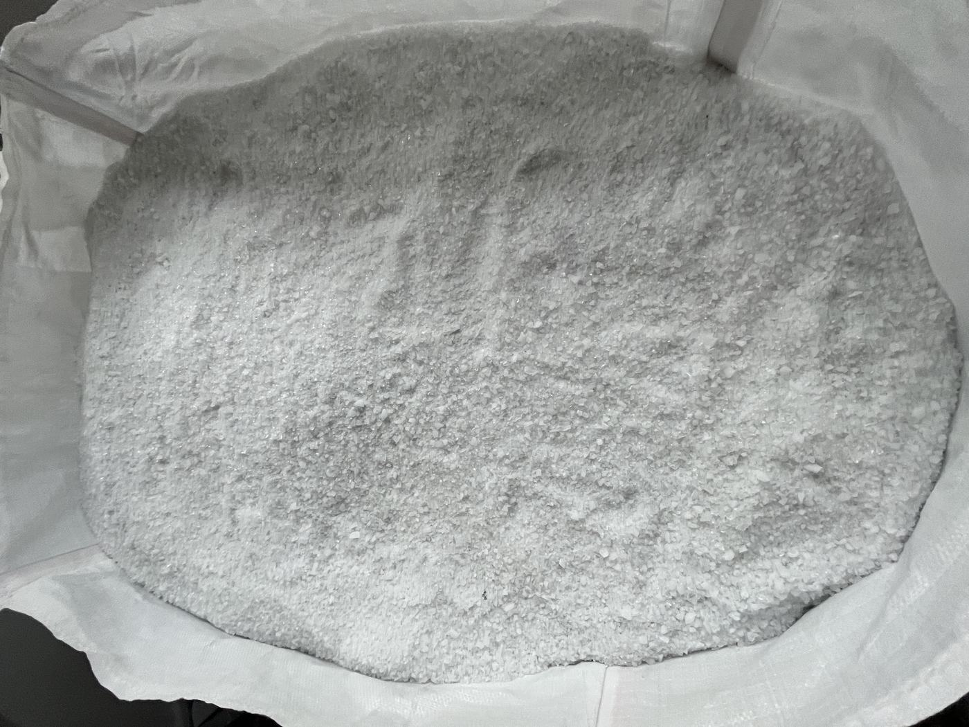 Křemenná drť o velikosti 0 až 10 milimetrů v big bagu po drcení